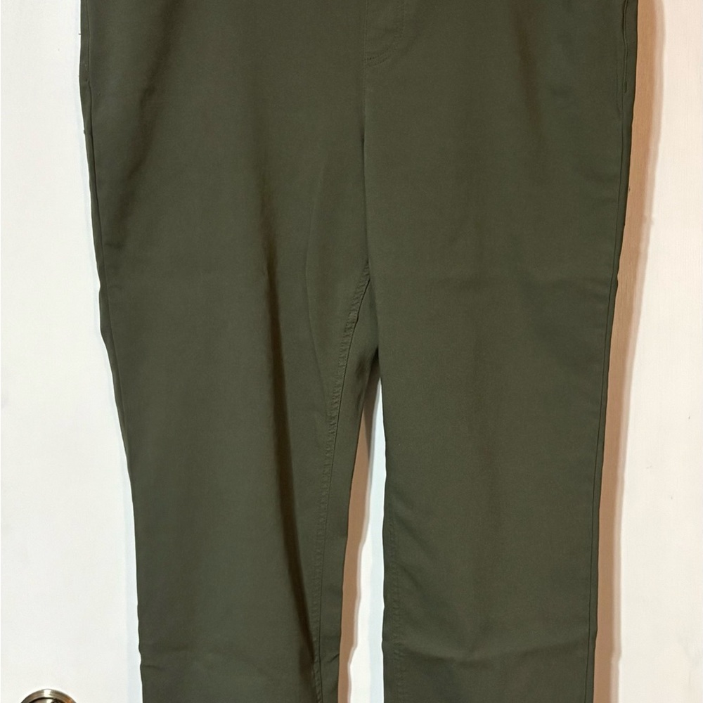 Erika Green Straight Leg Pants for Effortless Elegance